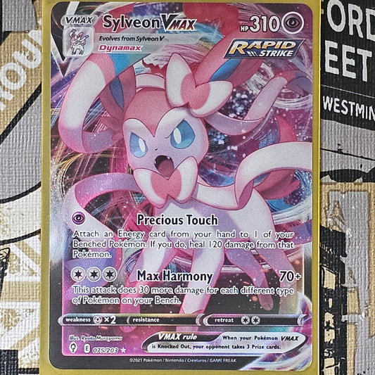 Sylveon VMax 075/203 Ultra Rare