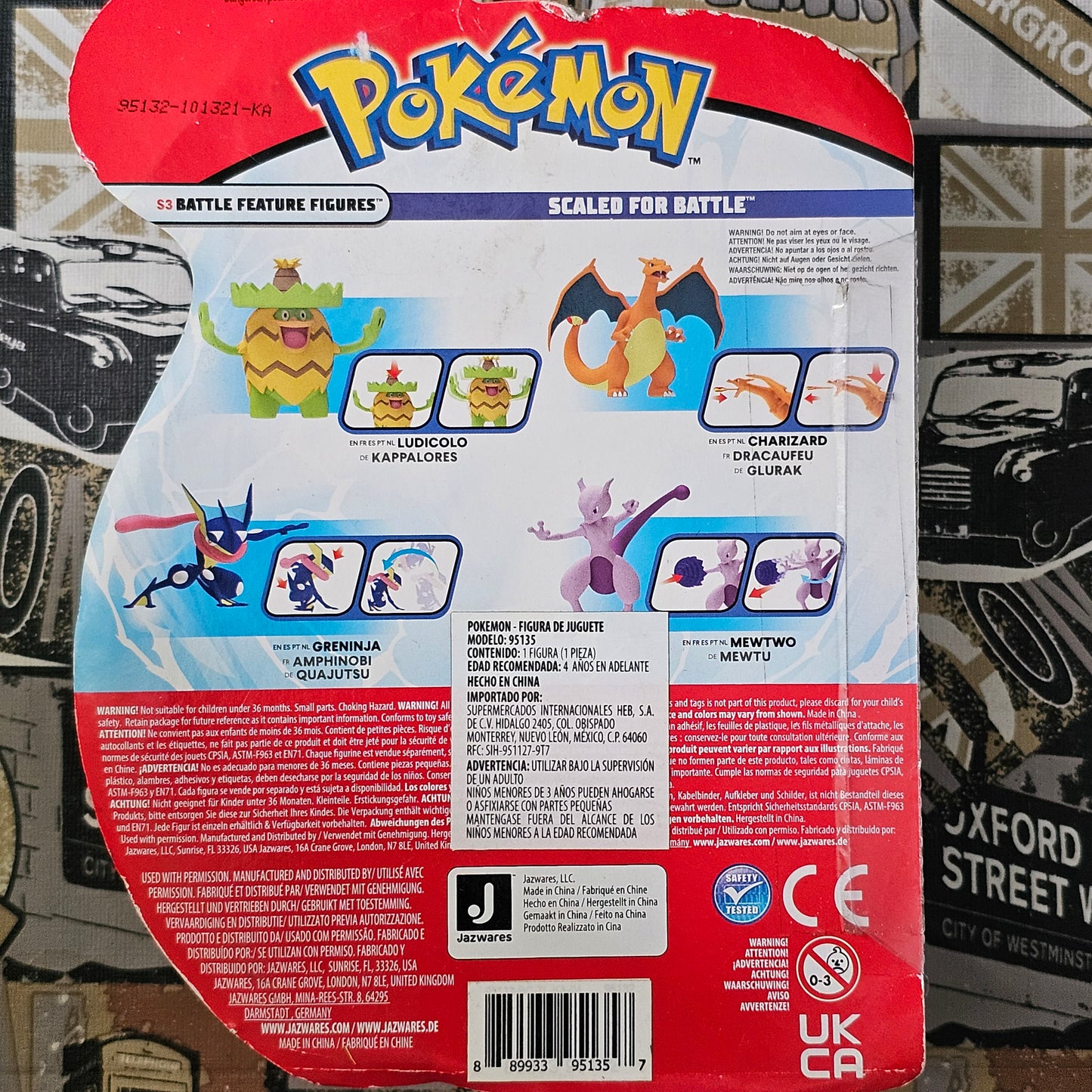 Charizard Battle Feature Figure (caja dañada)